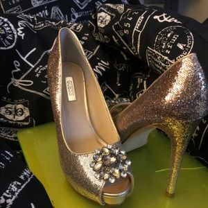 Size 5.5 Guess women peep toe platform heel